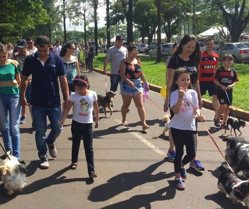 Evento reúne família, bichinhos e diversos serviços de saúde animal