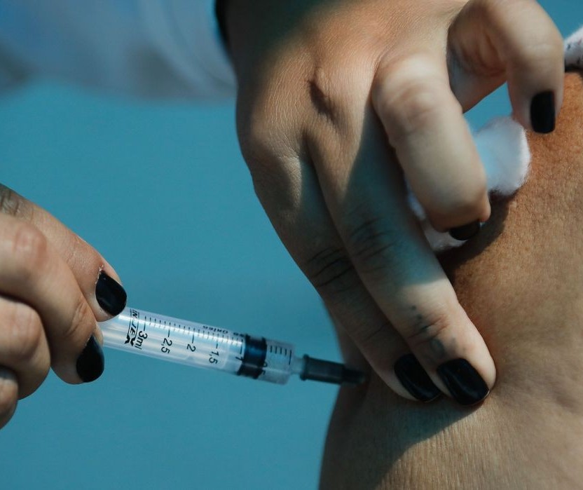 Imunidade de pessoas que já tiveram coronavírus aumenta após a primeira dose de vacina