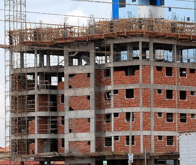 Crise no setor da construção civil está se prolongando