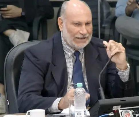 Câmara de Maringá mantém veto ao projeto que previa aproveitamento de aparas de lápis nas hortas escolares