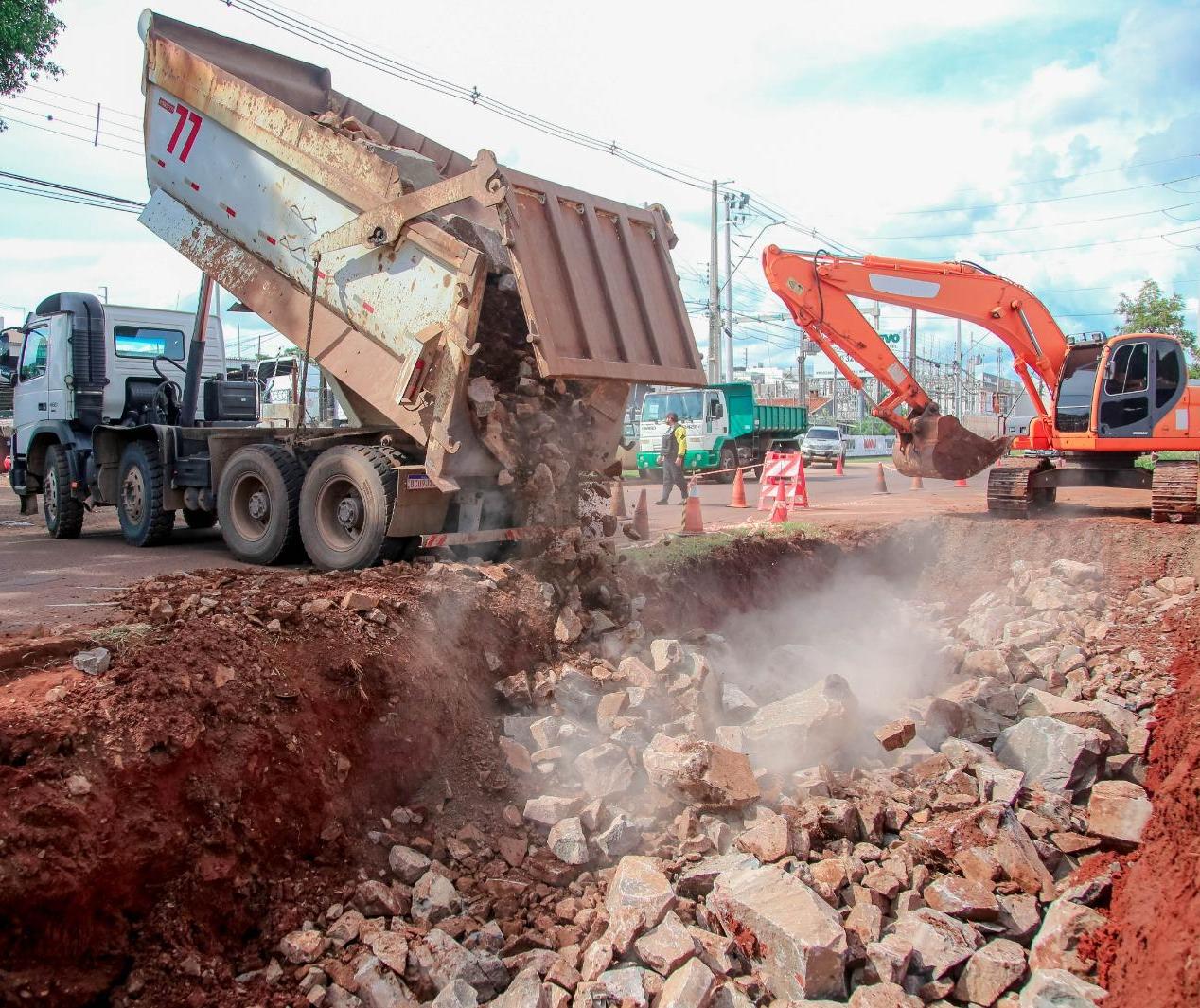 Começam obras para conter alagamentos na Avenida Morangueira