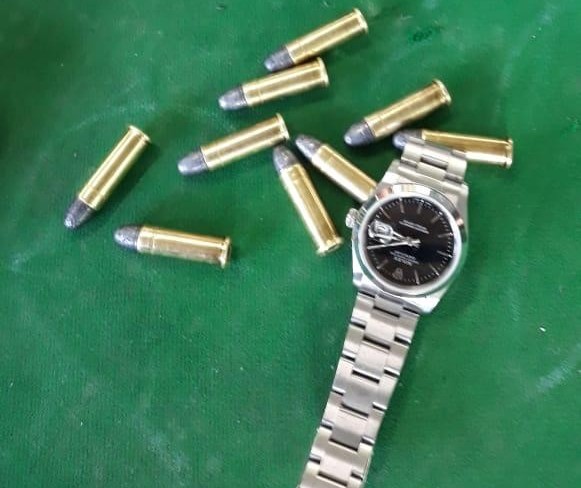 PM prende 4 homens após roubo de relógio Rolex em Maringá