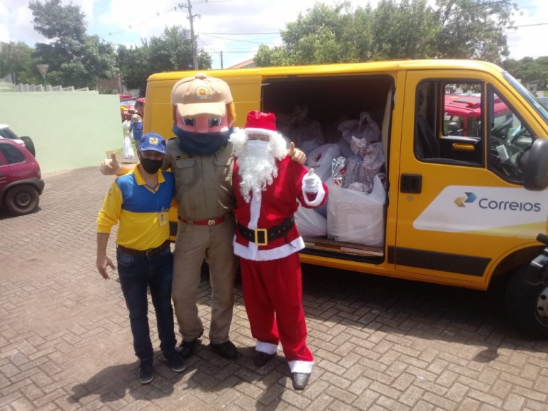 Bombeiros adotam cartinhas do Papai Noel dos Correios