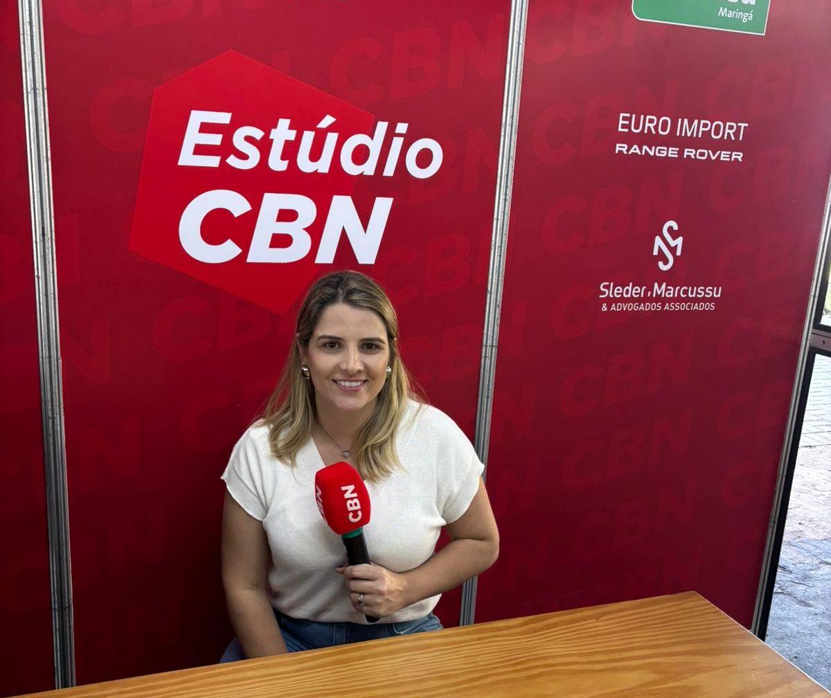Vereadores fazem plantão para atender a população no estande da Feira