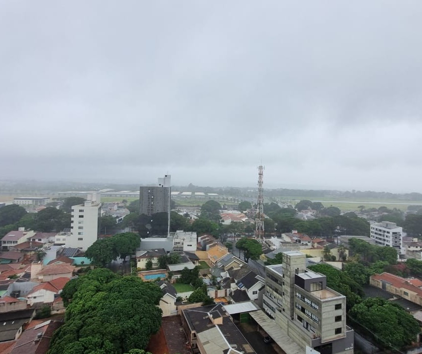 Domingo será de chuvas e temperaturas mais amenas em Maringá