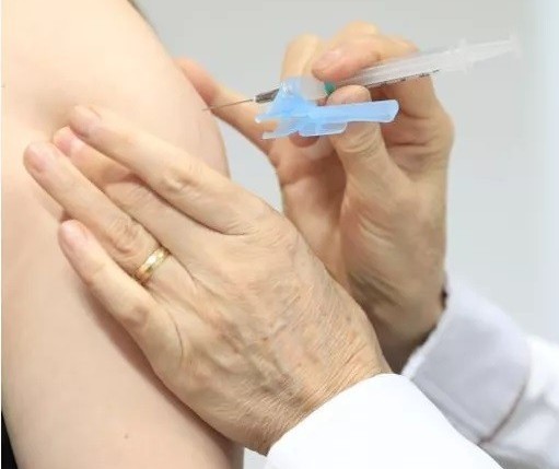 Covid-19: nove UBSs vacinam com a bivalente esta semana em Maringá