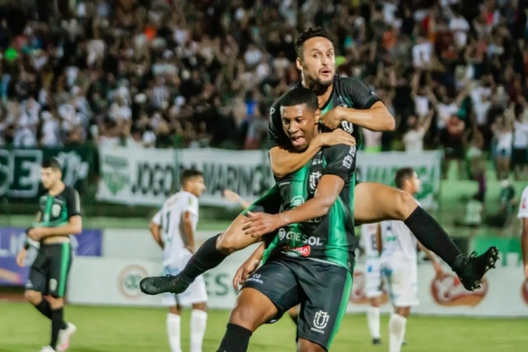 Maringá FC vence o Cianorte no Willie Davids e sobe no Paranaense