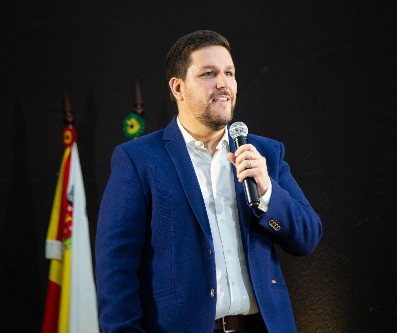 Novo secretário de Aceleração Econômica e Turismo toma posse