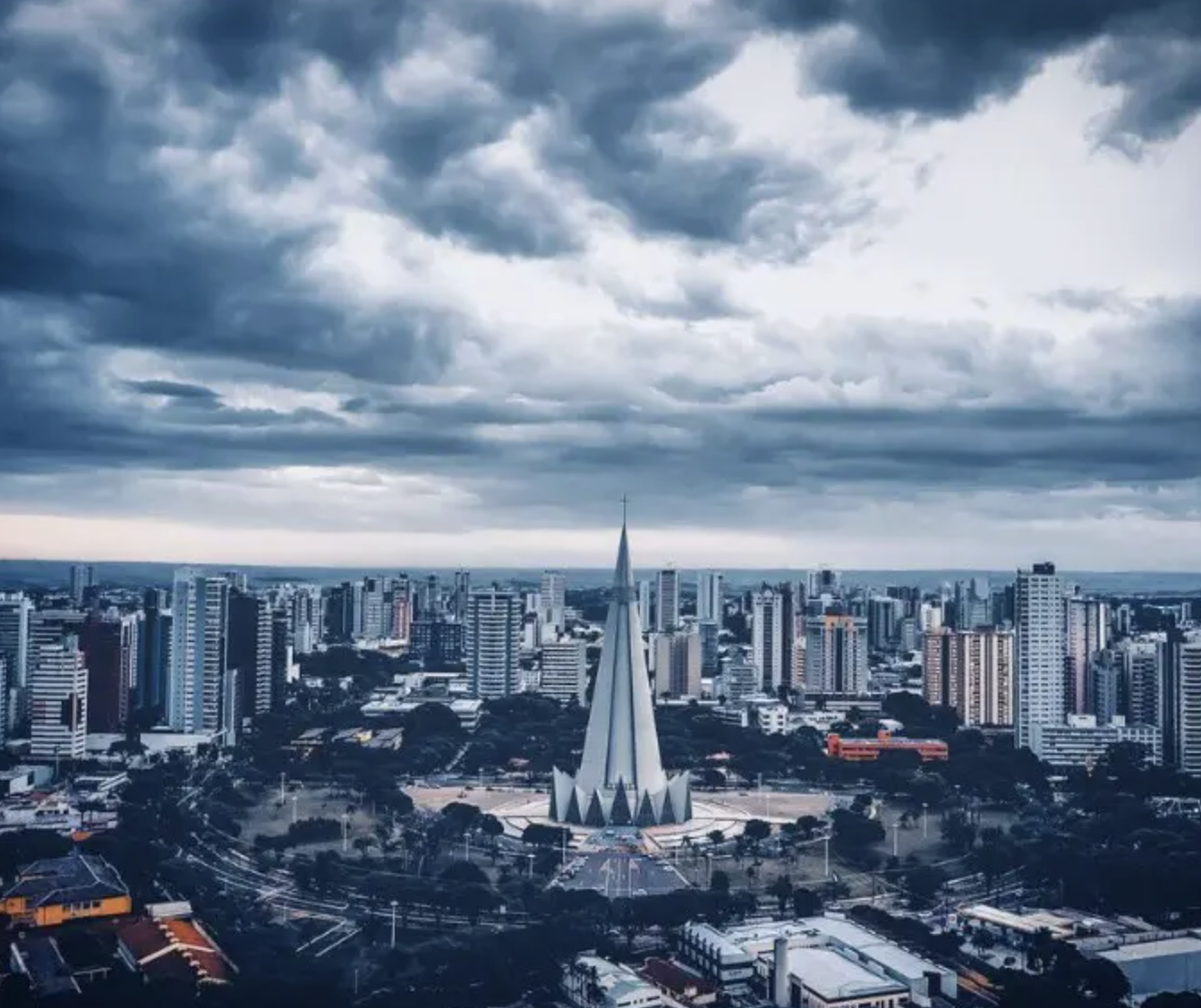 Frente fria deve mudar o tempo no Paraná neste sábado