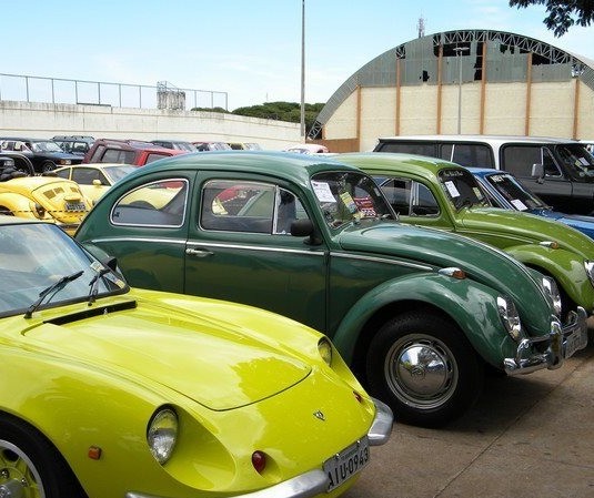Tradicional evento reúne mais de 350 veículos antigos em Nova Esperança