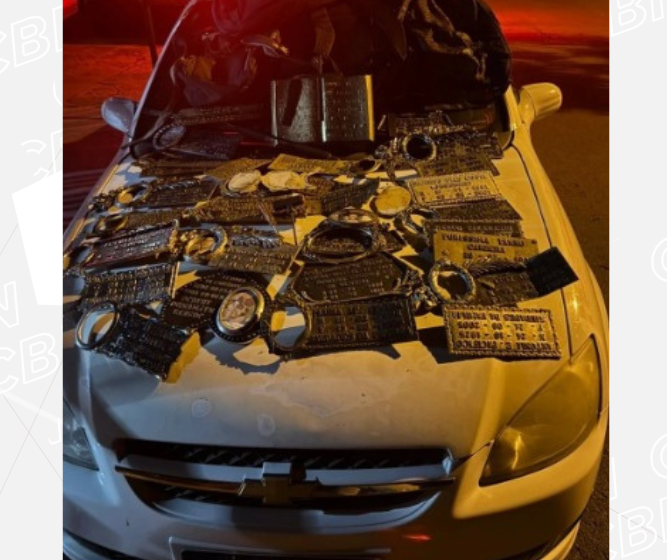 Três suspeitos são presos por furto de placas de bronze de cemitério