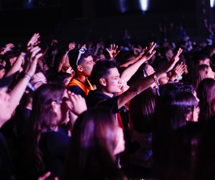 Evento cristão reúne milhares de jovens do país e do mundo em Maringá