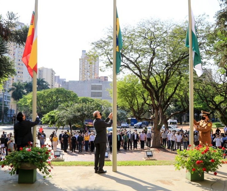 7 de setembro é celebrado em Maringá com hasteamento da bandeira