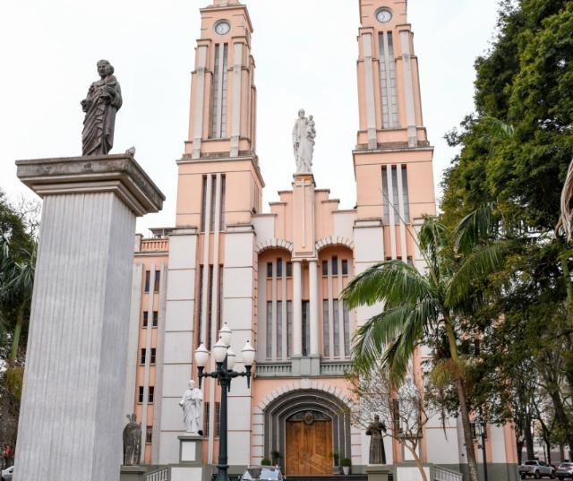 Catedral de Campo Mourão fecha após invasão, roubo e ameaças