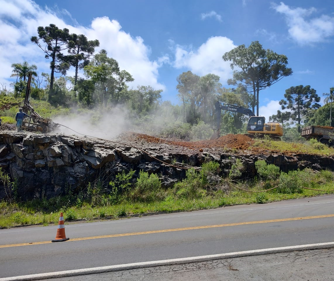 Detonação de rochas interdita a PR-170, na região Sul do Estado nesta terça-feira (27)