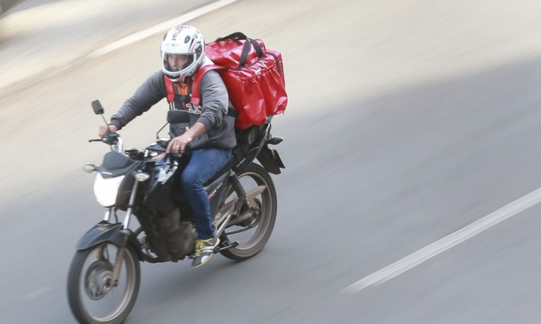 Prefeitura de Maringá libera a circulação de entregadores até por volta das 23h