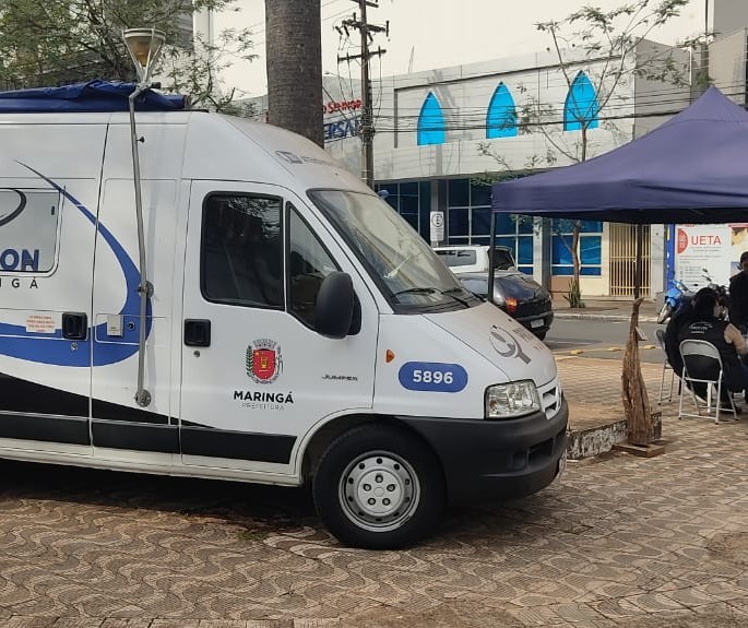 Procon orienta consumidores no centro de Maringá