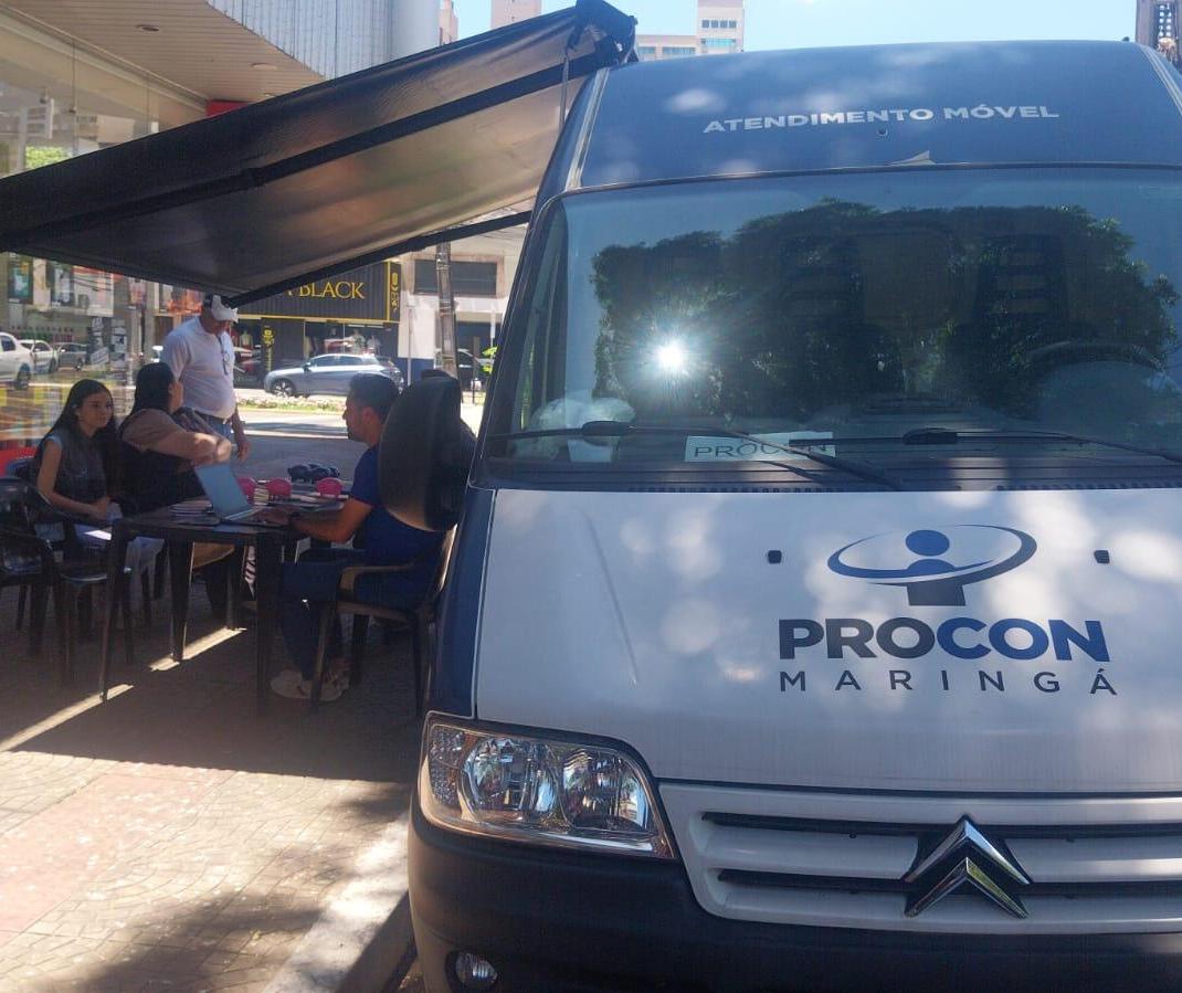 Unidade móvel do Procon orienta consumidores na Black Friday