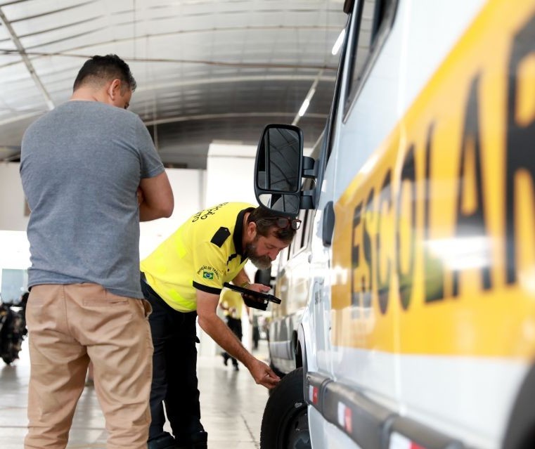 Veículos que transportam estudantes em Maringá passam por vistoria