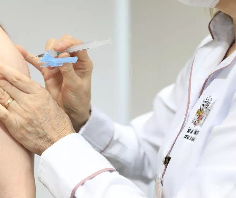 Covid-19: Maringá inicia aplicação da 4ª dose da vacina para pessoas a partir dos 35 anos na quinta (21)