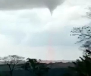 Tornado é filmado por moradores da região; assista ao vídeo 