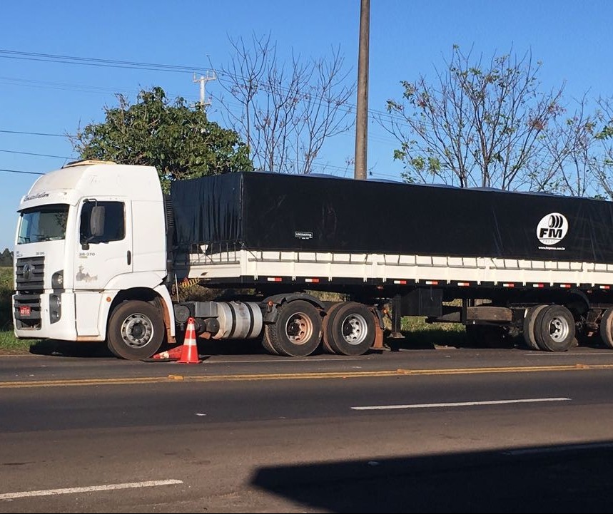 Polícia Federal apreende carreta com 900 caixas de cigarro