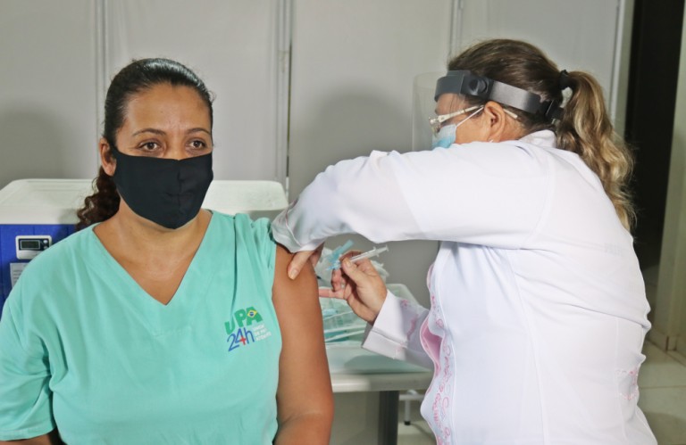 Enfermeira da UPA de Sarandi é a primeira vacinada contra a Covid-19 na cidade