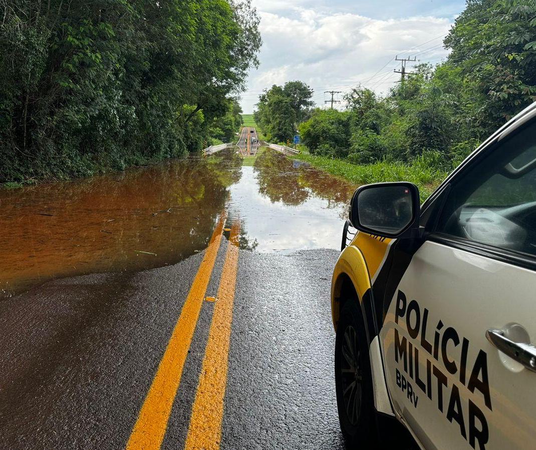 Ponte sobre Rio Andirá está interditada