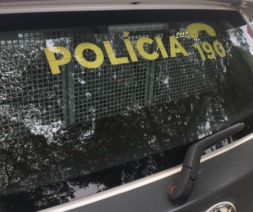 Homem vestido de palhaço persegue adolescente e é detido