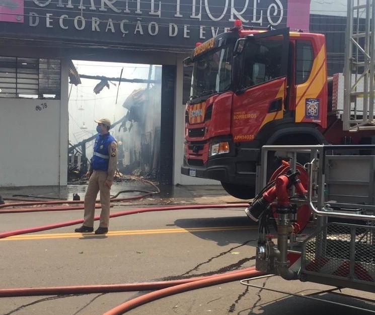 ‘Minha vontade era ter morrido naquele incêndio’, diz dona de empresa destruída por fogo em Maringá