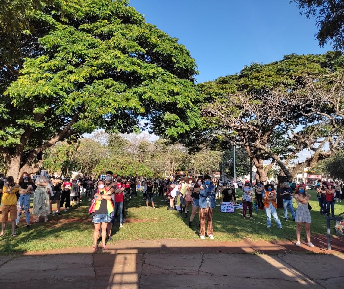 Dia Internacional do Orgulho LGBTI é marcado por manifestação em Maringá