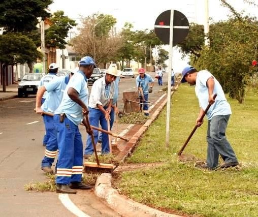 Licitação para varrição de rua é suspensa pelo TCE