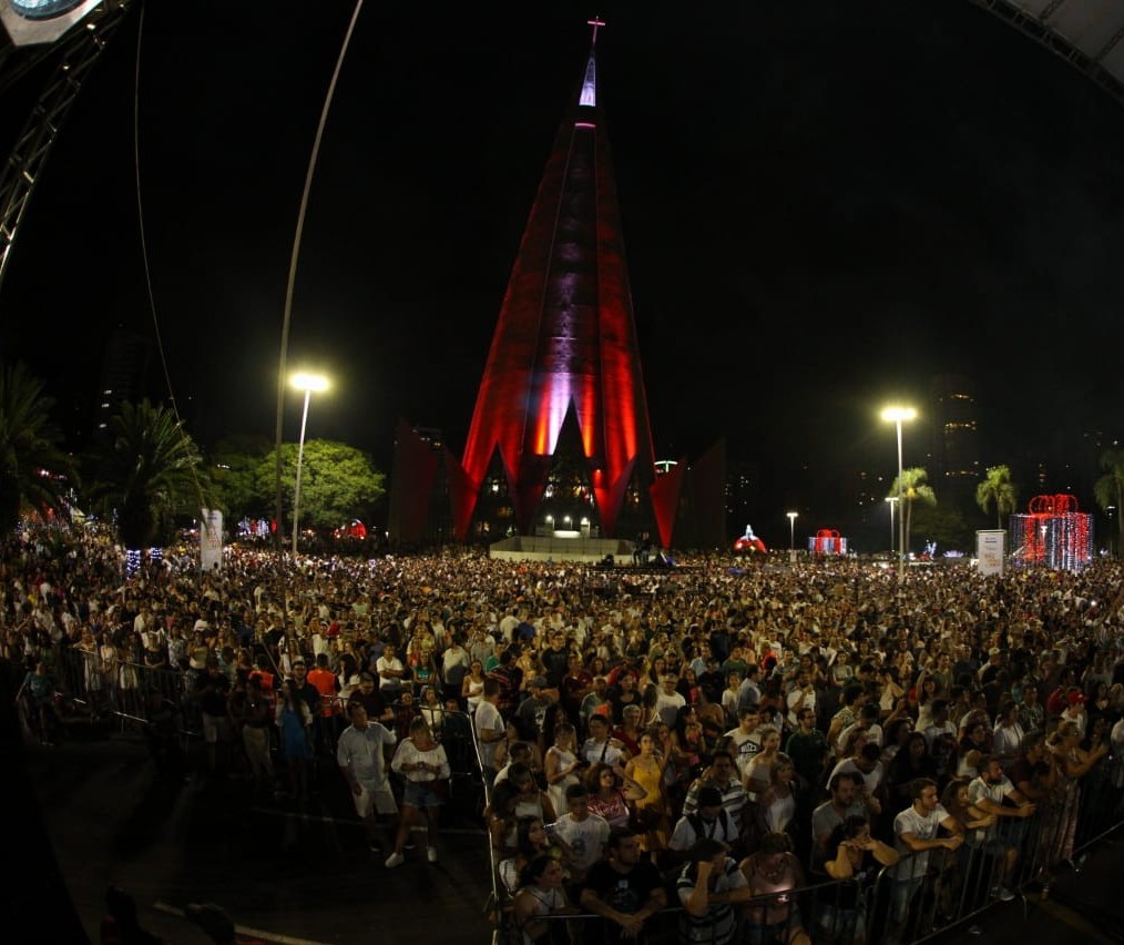 50 mil pessoas prestigiam o Show da Virada em Maringá