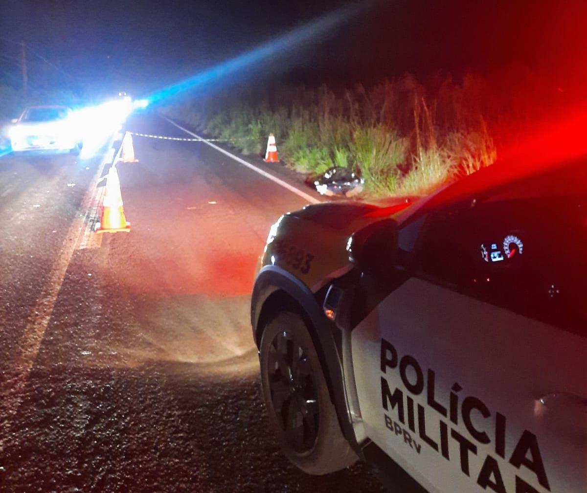 Motocicleta cai em canaleta e motociclista morre na PR-218