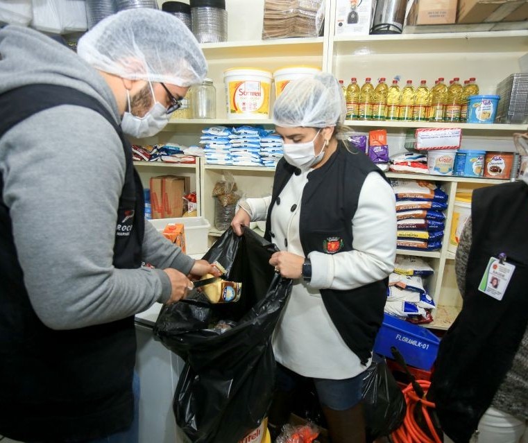 Fiscalização apreende 200 kg de produtos impróprios para consumo em padaria