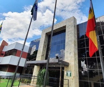 Câmara aprova projeto que proíbe uso exclusivo de cardápio digital em Maringá