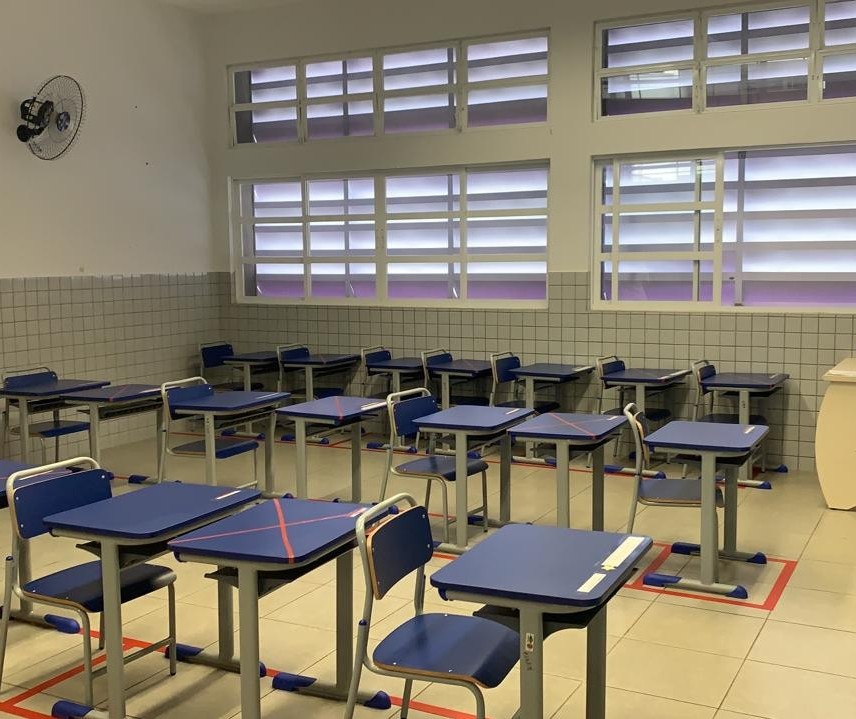 Professores da rede municipal em Maringá recebem as últimas orientações antes da retomada das aulas presenciais