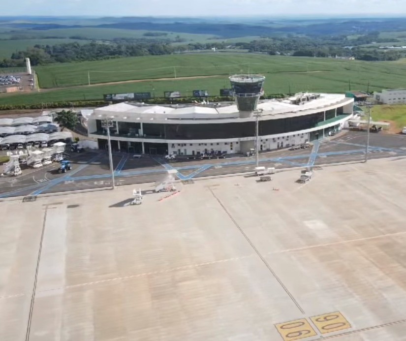 Aeroporto de Maringá passa por vistoria técnica e instalação do ILS