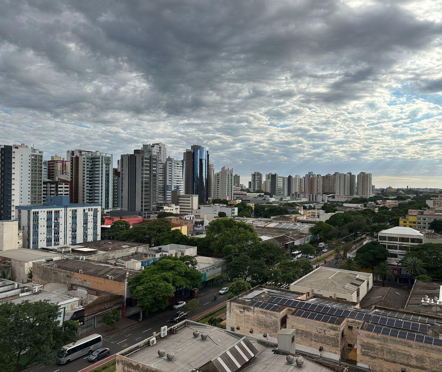 Quarta-feira (27) amanhece com céu parcialmente nublado, mas Simepar não prevê chuva