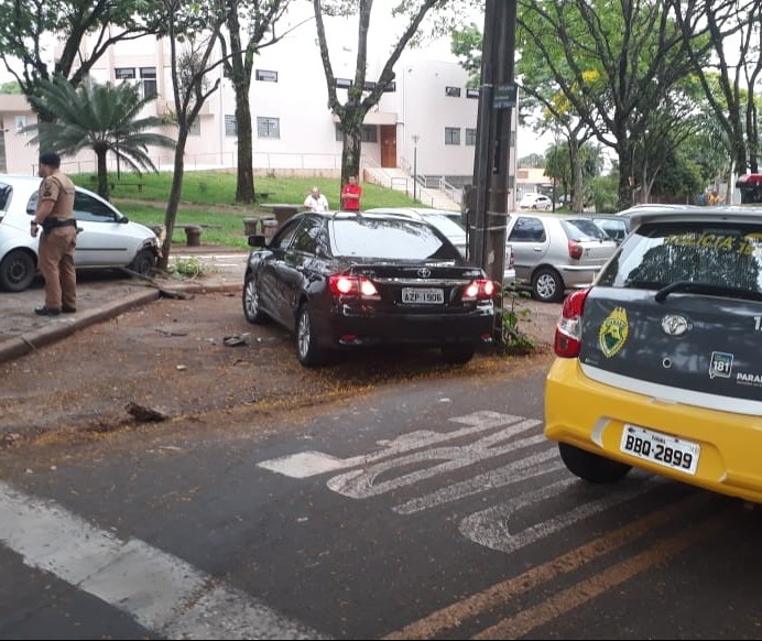 Homem é preso após roubar veículo usando arma de brinquedo