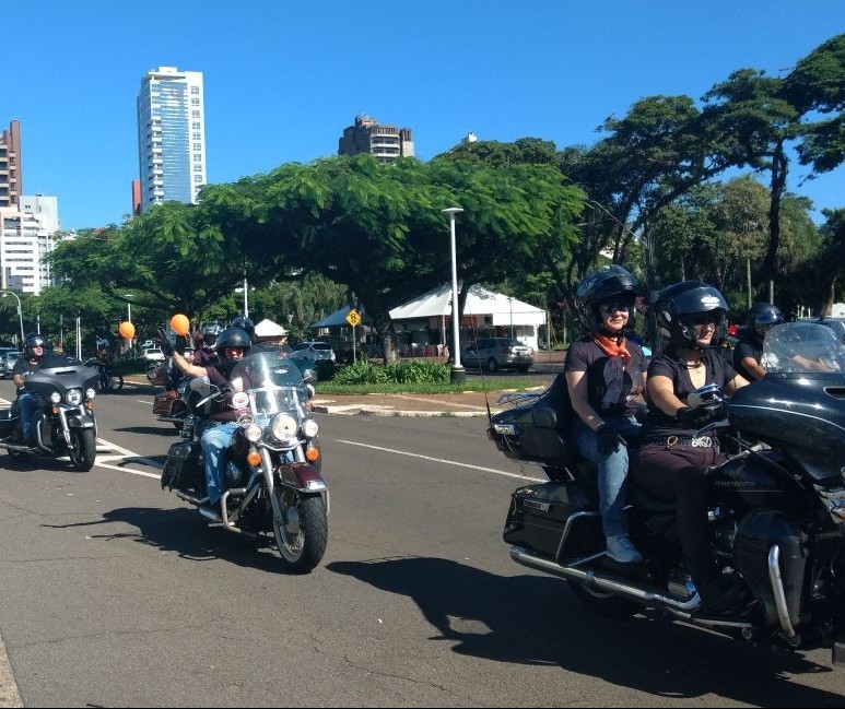 Amor pela motocicleta reúne 600 pessoas em Maringá