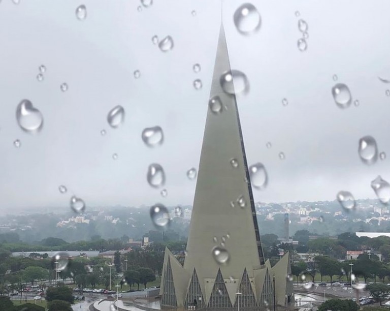 Verão começa com previsão de chuva em Maringá