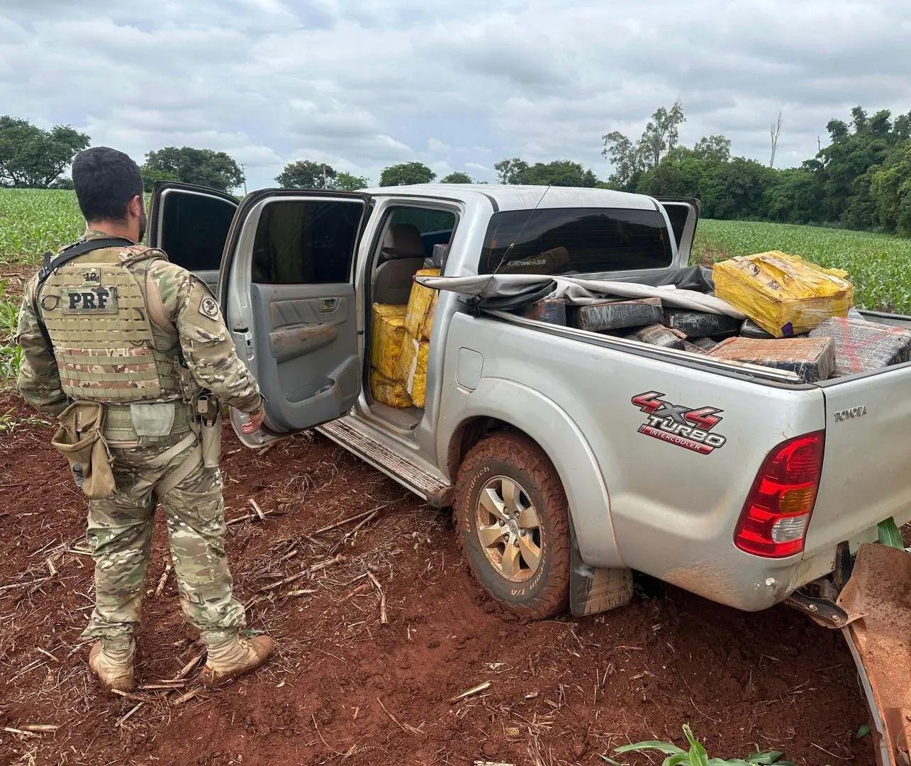 PRF apreende caminhonete carregada com mais de uma tonelada de maconha