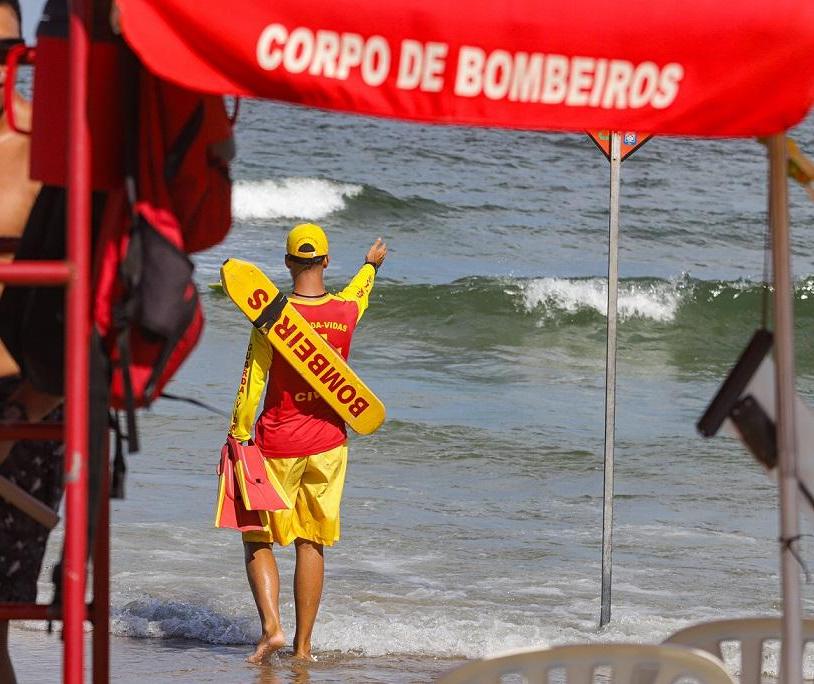 Bombeiros orientam sobre prevenção de afogamento nas prainhas do noroeste