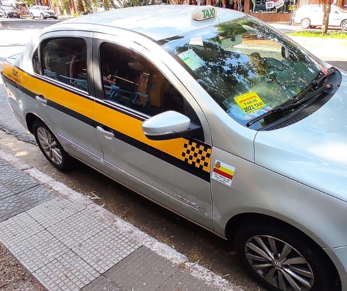 Taxistas vão receber auxílio do Governo Federal. Em Maringá, são 111 taxistas com alvarás legalizados que têm direito ao benefício