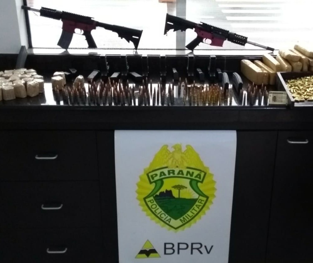 PRE apreende seis pistolas e dois fuzis na PR-323