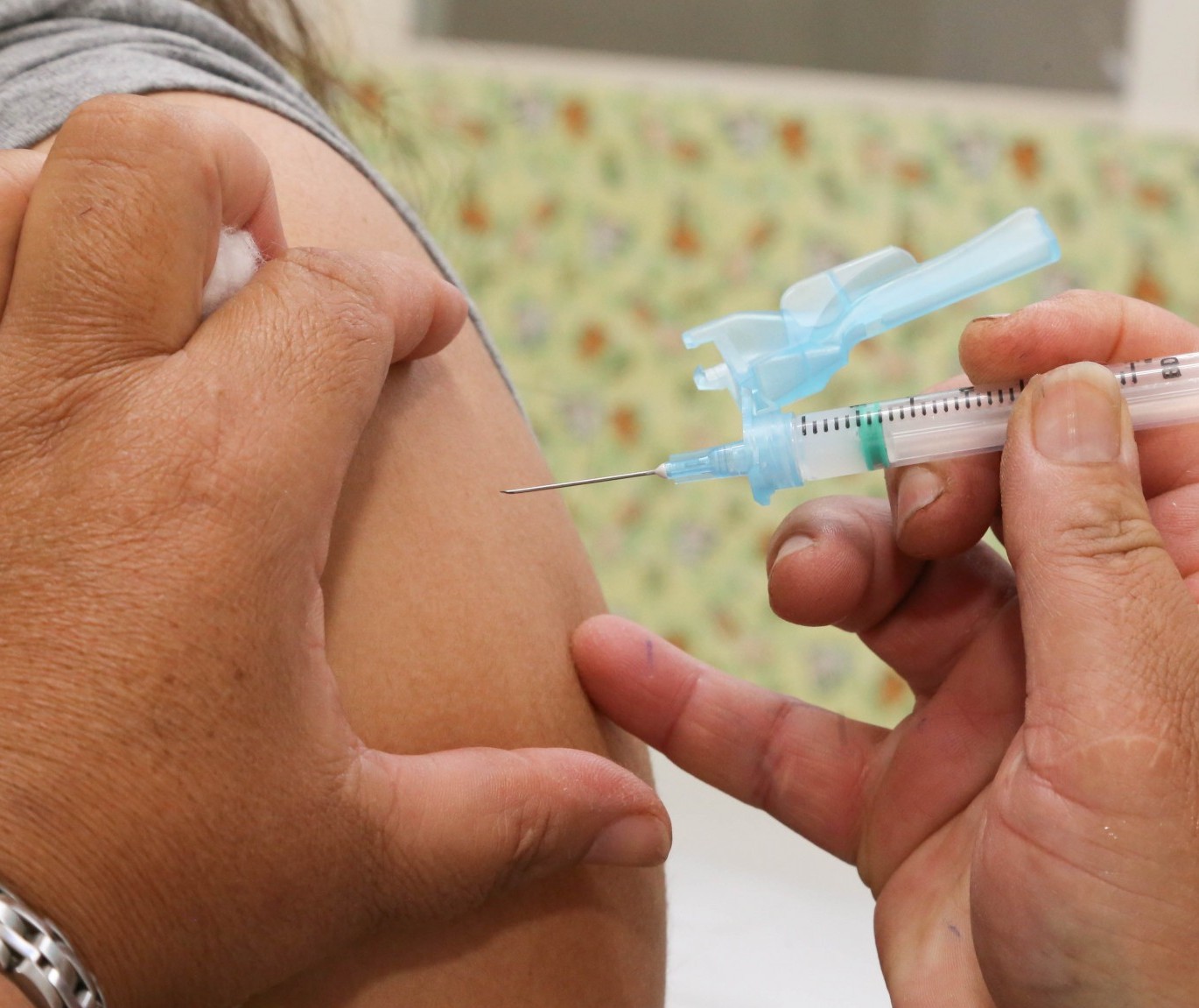 1º fase da vacinação contra gripe vai imunizar profissionais da saúde