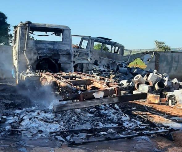 Chácara pega fogo em distrito e polícia suspeita de incêndio criminoso