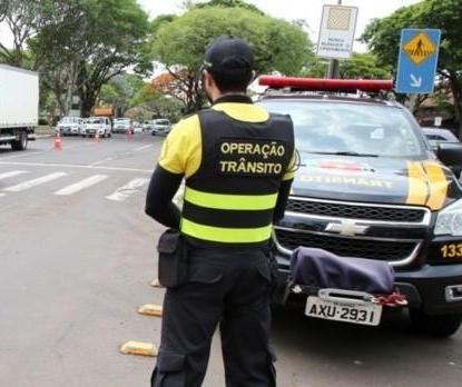 Agentes de trânsito estão usando dispositivo de choque para autodefesa