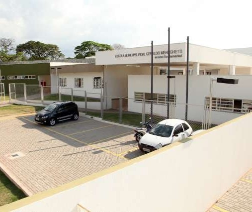 Duas crianças ingerem água sanitária em escola de Maringá